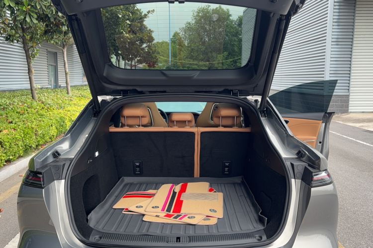 Used Rising R7 2025 Model Long-Range Edition Trunk