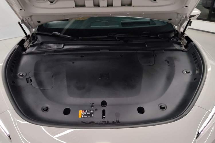 Used Rising R7 2025 Model Advanced Edition Engine Bay