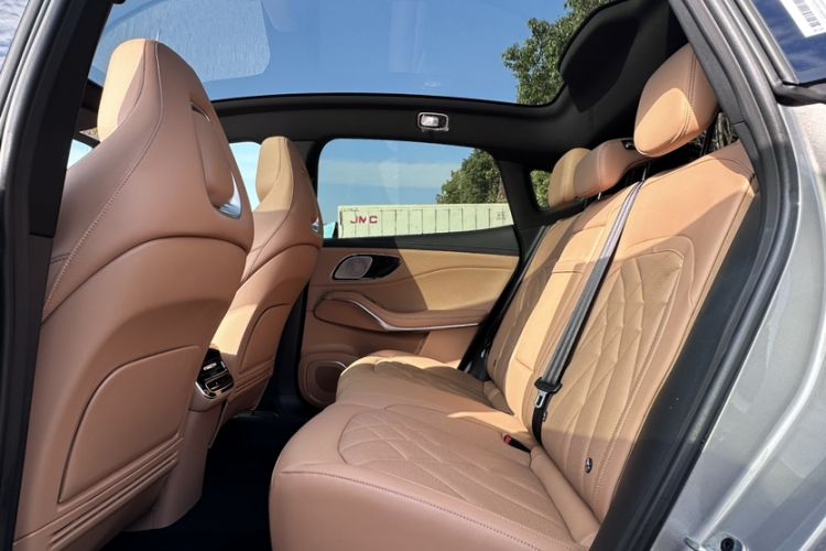 Used Rising R7 2025 Model Long-Range Edition Interior 11