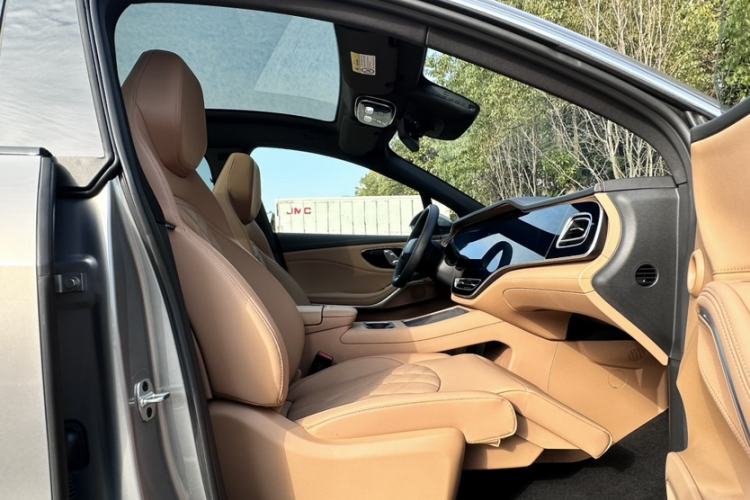 Used Rising R7 2025 Model Long-Range Edition Interior 12