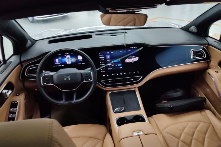 Used Rising R7 2025 Model Advanced Edition Interior 2