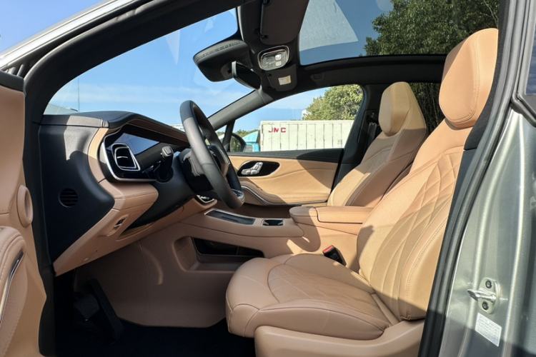 Used Rising R7 2025 Model Long-Range Edition Interior 2