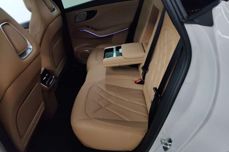 Used Rising R7 2025 Model Advanced Edition Interior 4