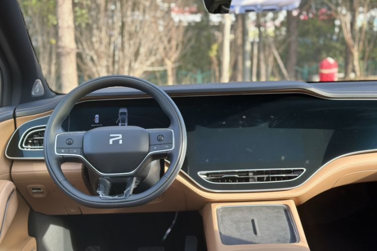 Used Rising R7 2025 Model Long-Range Edition Interior 5