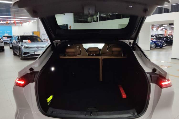 Used Rising R7 2025 Model Advanced Edition Trunk