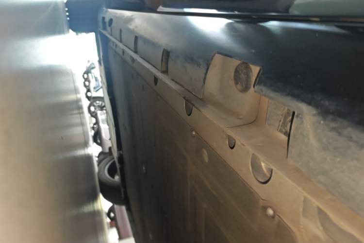 Used Rising R7 2025 Model Advanced Edition Left Side Sill