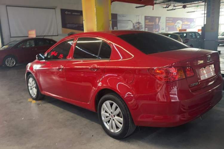 Used Roewe 350 2015 1.5L Automatic Luxury Sunroof Edition Exterior 2