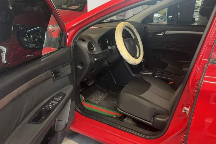 Used Roewe 350 2015 1.5L Automatic Luxury Sunroof Edition Interior 2