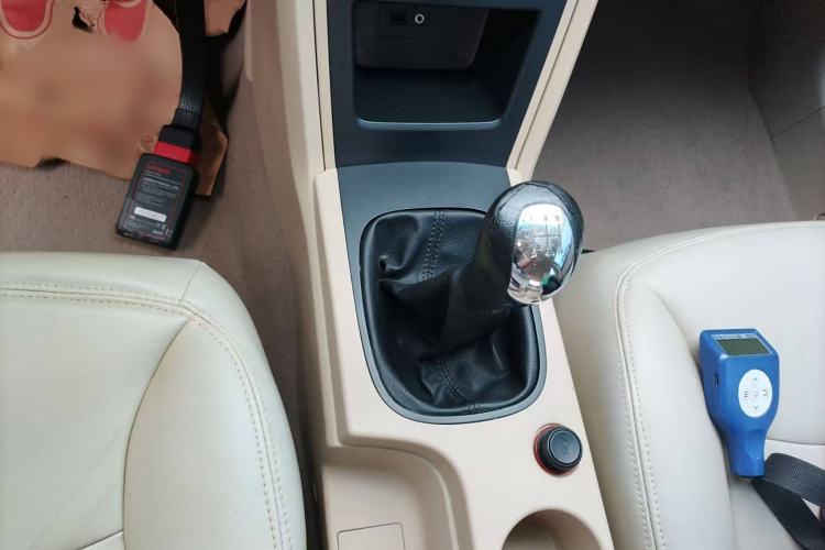 Used Roewe 350 2015 1.5L Manual Luxury Sunroof Edition Interior 2