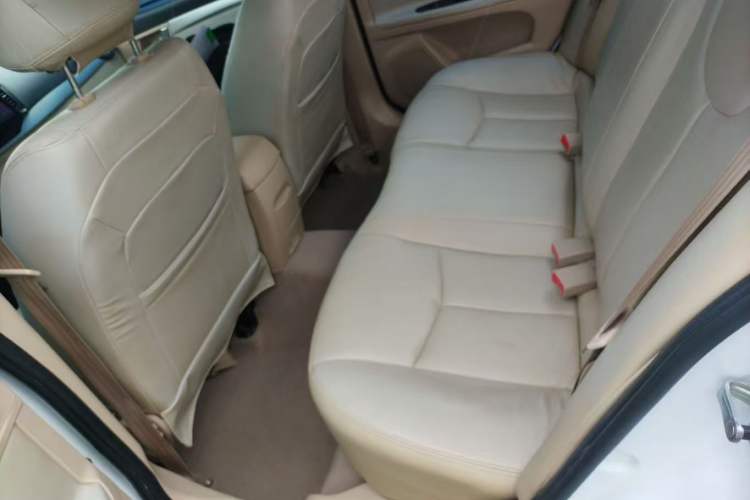 Used Roewe 350 2015 1.5L Manual Luxury Sunroof Edition Interior 3