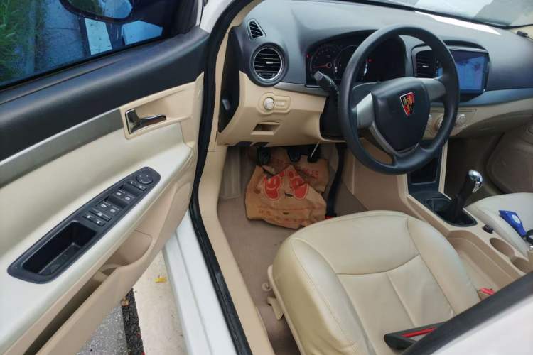 Used Roewe 350 2015 1.5L Manual Luxury Sunroof Edition Interior 4