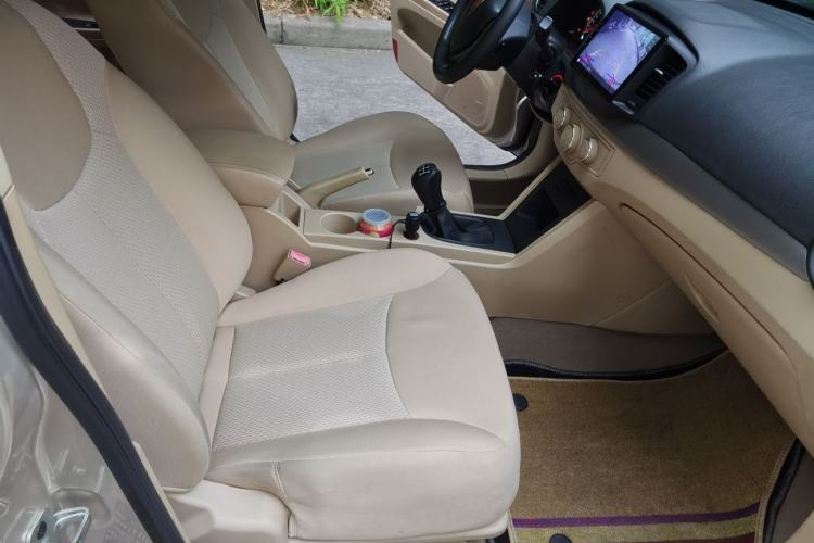 Used Roewe 350 2014 1.5L Manual Xunchi Edition Interior 4