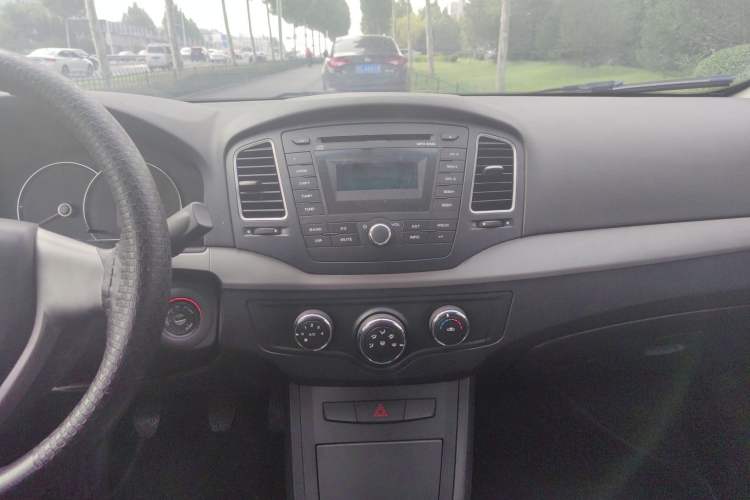 Used Roewe 350 2013 350S 1.5L Manual Xunchi Edition Interior 5