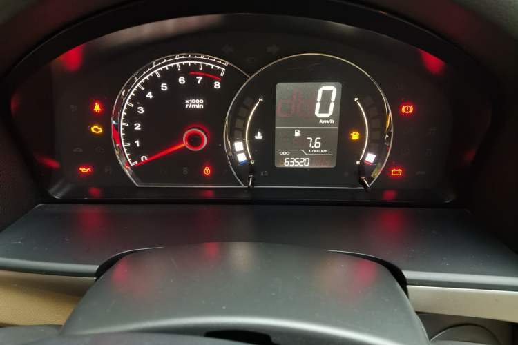 Used Roewe 350 2014 1.5L Manual Xunchi Edition Odometer Close Up