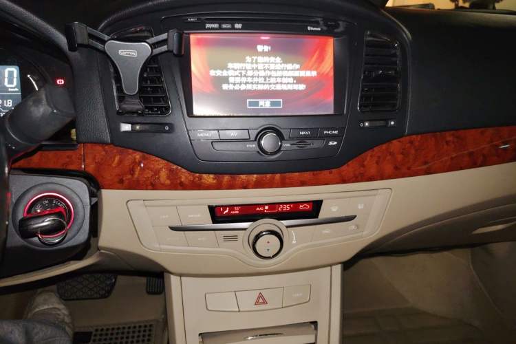 Used Roewe 350 2010 350D 1.5L Automatic Xunhao Edition Audio And AC Panel