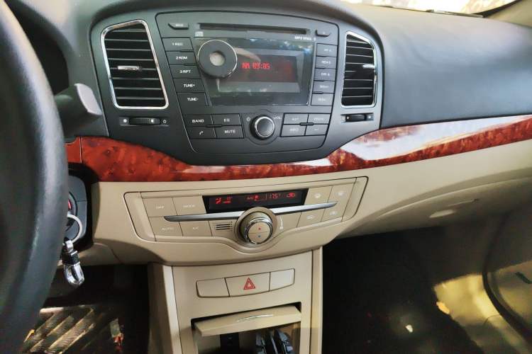 Used Roewe 350 2010 350C 1.5L Automatic Xunyi Edition Audio And AC Panel