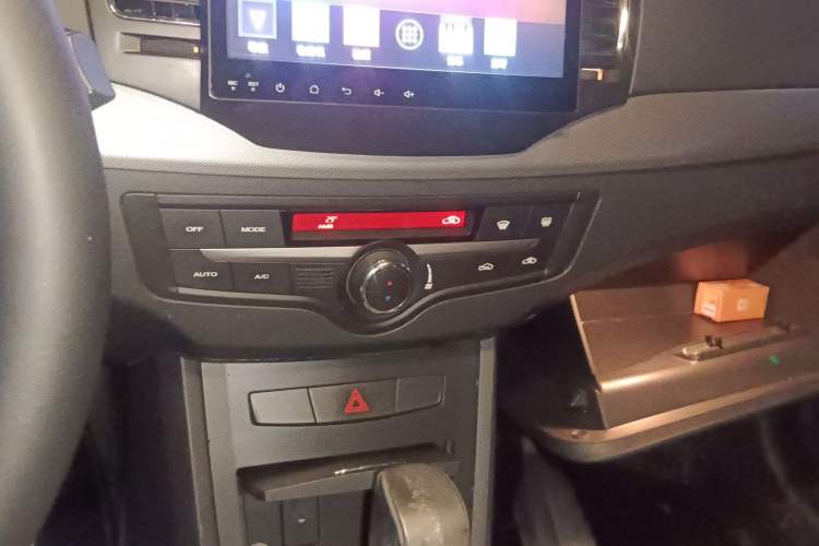 Used Roewe 350 2010 350C 1.5L Automatic Xunyi Edition Audio And AC Panel