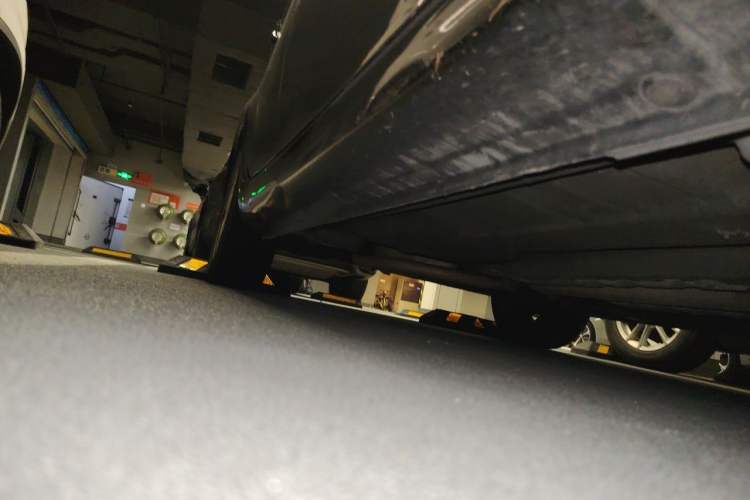 Used Roewe 350 2010 350D 1.5L Automatic Xunhao Edition Chassis Front Right