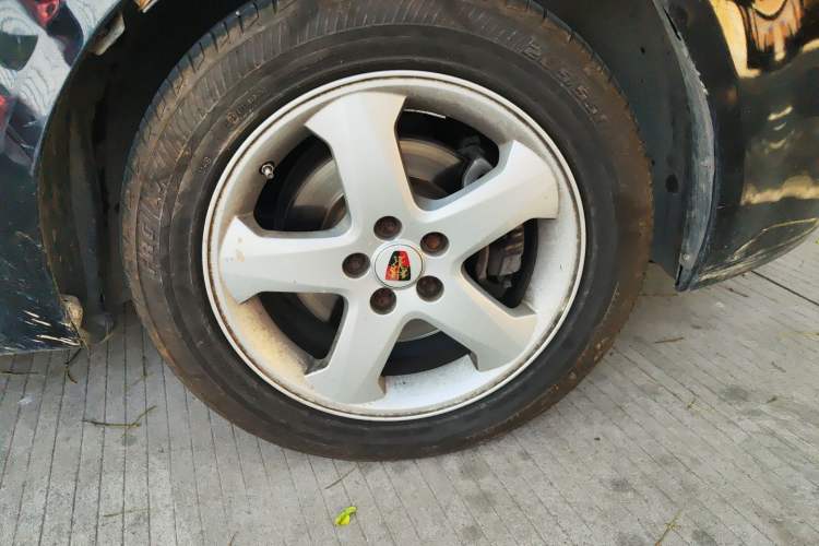 Used Roewe 350 2010 350C 1.5L Automatic Xunyi Edition Right Front Wheel Hub