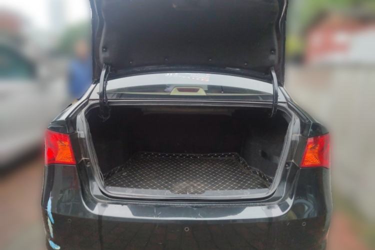 Used Roewe 350 2010 350S 1.5L Automatic Xunda Edition Trunk