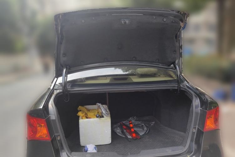 Used Roewe 350 2010 350C 1.5L Manual Xunzhi Edition Trunk