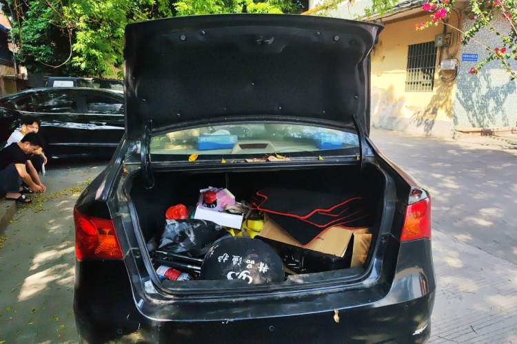 Used Roewe 350 2010 350C 1.5L Automatic Xunyi Edition Trunk