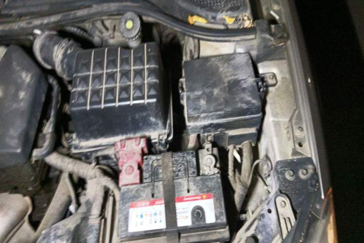 Used Roewe 350 2010 350D 1.5L Automatic Xunhao Edition Engine Bay Left