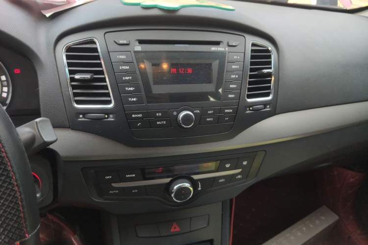 Used Roewe 350 2010 350C 1.5L Automatic Xunyi Edition Audio And AC Panel