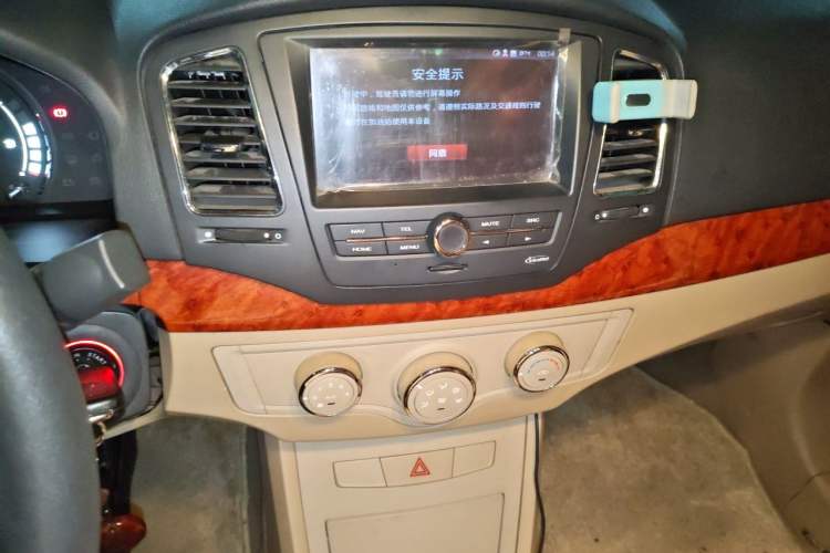Used Roewe 350 2010 350C 1.5L Manual Xunzhi Edition Audio And AC Panel
