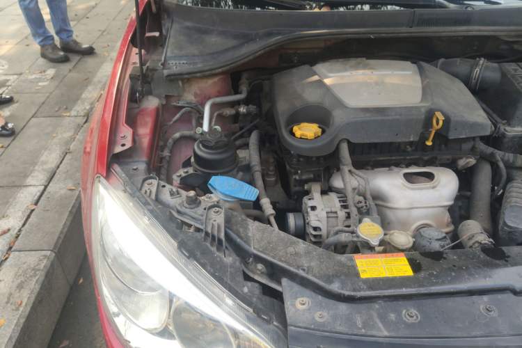 Used Roewe 350 2010 350C 1.5L Automatic Xunyi Edition Engine Bay Right