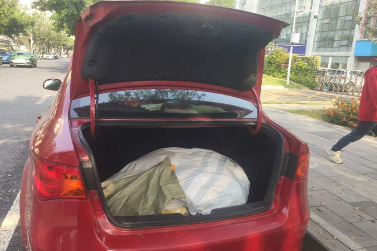 Used Roewe 350 2010 350C 1.5L Automatic Xunyi Edition Trunk