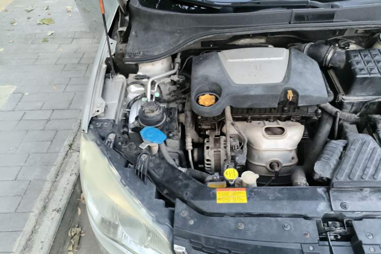 Used Roewe 350 2010 350C 1.5L Automatic Xunyi Edition Engine Bay Right