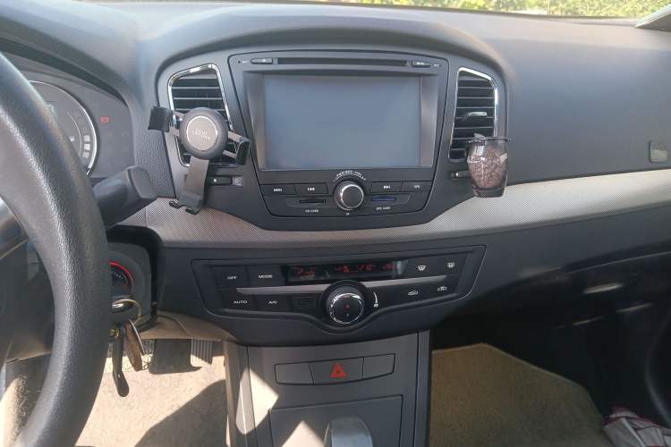 Used Roewe 350 2010 350C 1.5L Automatic Xunyi Edition Audio And AC Panel