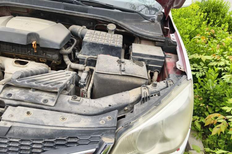 Used Roewe 350 2010 350S 1.5L Manual Xunchi Edition Engine Bay Left