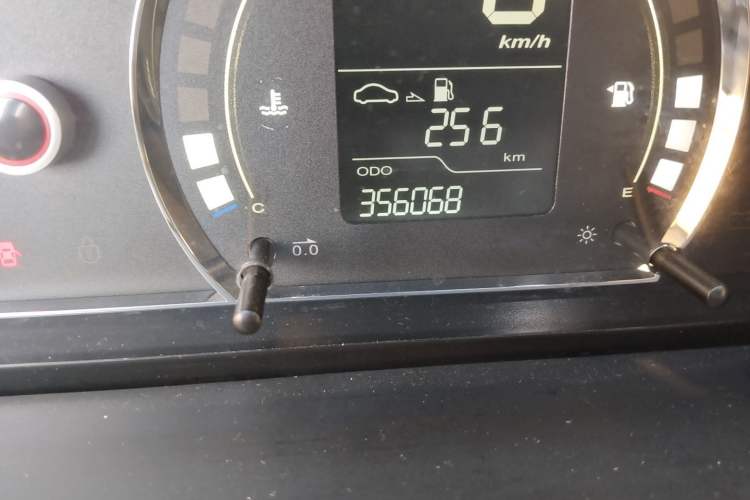 Used Roewe 350 2010 350C 1.5L Manual Xunzhi Edition Odometer Close Up