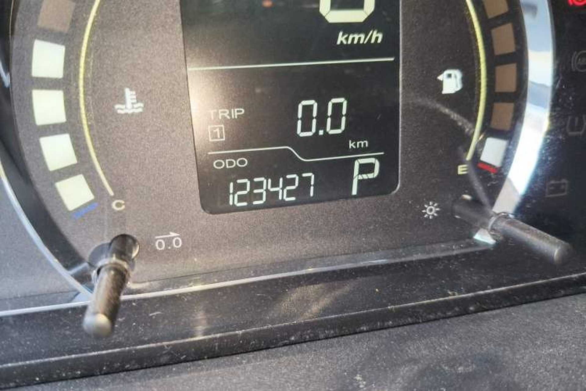 Used Roewe 350 2010 350C 1.5L Automatic Xunyi Edition Odometer Close Up