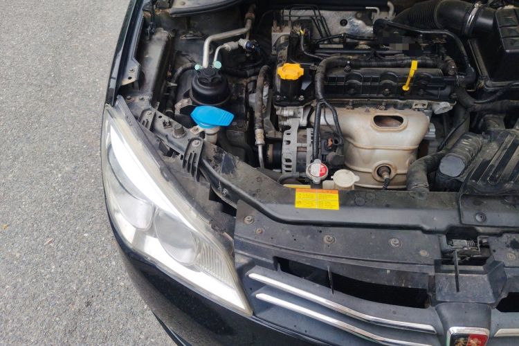 Used Roewe 350 2011 350D 1.5L Automatic Xunhao Edition Engine Bay Right