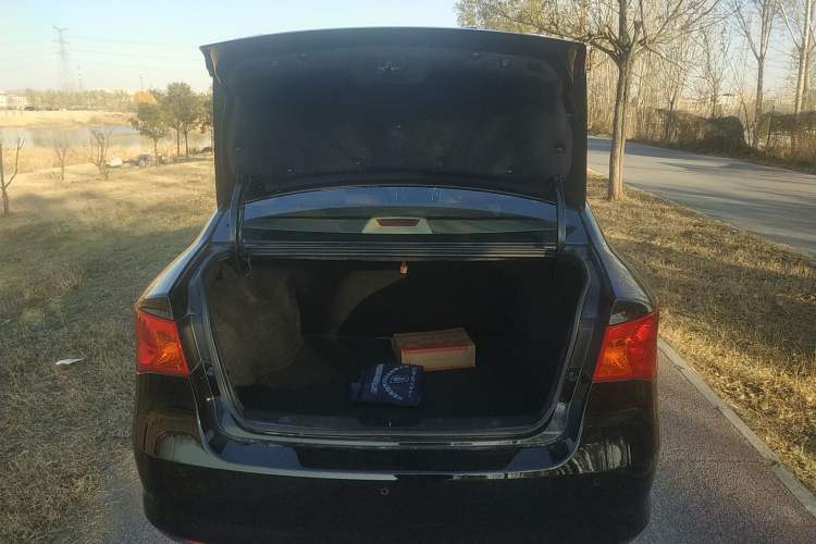 Used Roewe 350 2011 350S 1.5L Automatic Xunda Edition Trunk