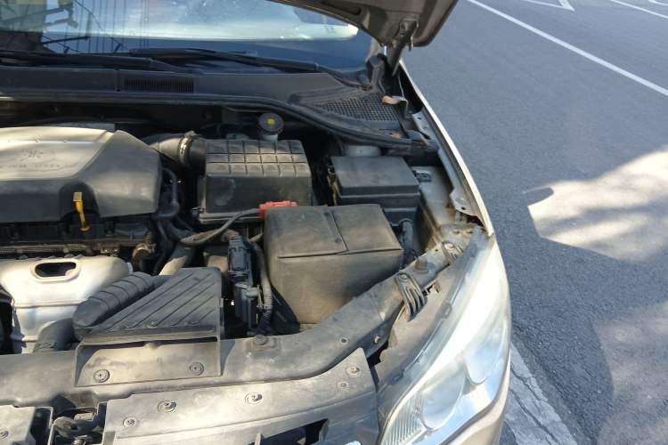 Used Roewe 350 2011 350S 1.5L Manual Xunchi Edition Engine Bay Left