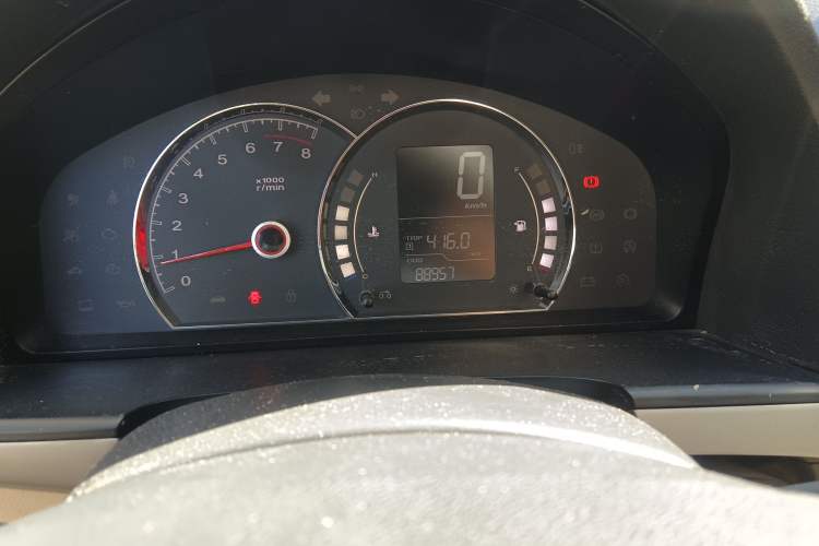 Used Roewe 350 2011 350S 1.5L Manual Xunchi Edition Odometer Close Up