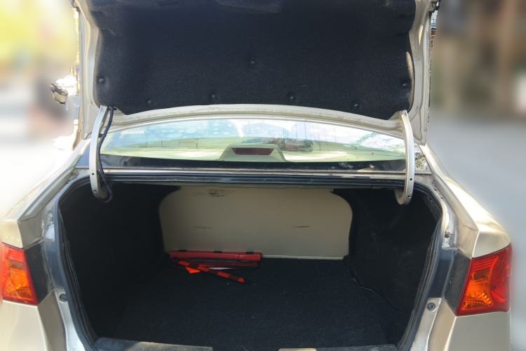 Used Roewe 350 2011 350S 1.5L Manual Xunchi Edition Trunk