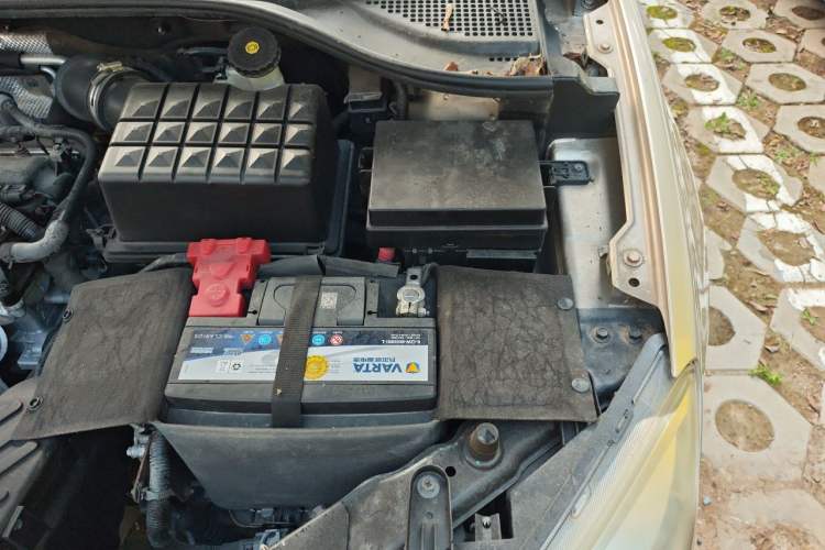 Used Roewe 350 2011 350S 1.5L Automatic Xunda Edition Engine Bay Left