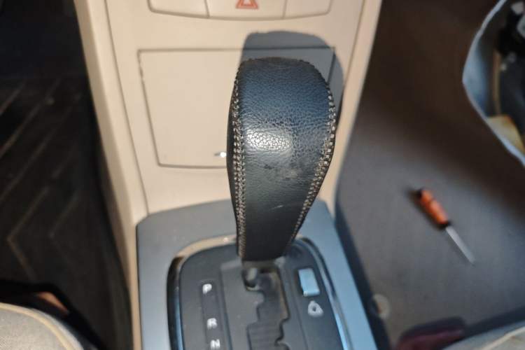 Used Roewe 350 2011 350S 1.5L Automatic Xunda Edition Gear Lever