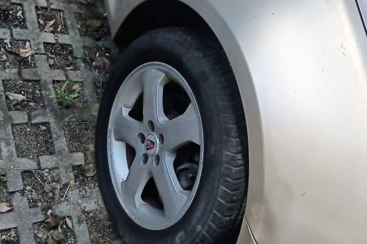 Used Roewe 350 2011 350S 1.5L Automatic Xunyue Edition Right Front Wheel Hub