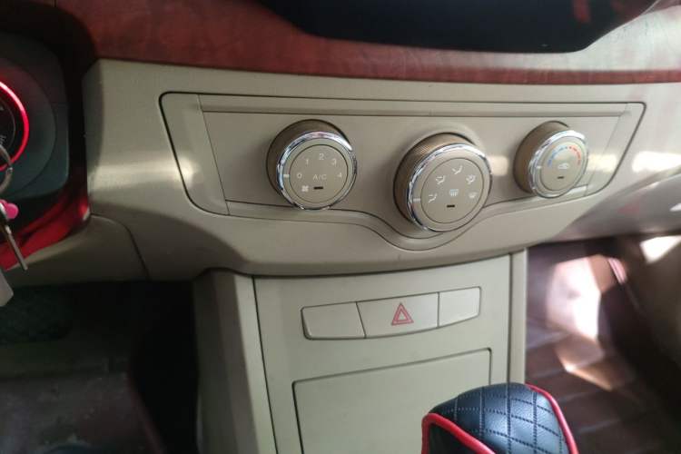 Used Roewe 350 2011 350S 1.5L Automatic Xunyue Edition Audio And AC Panel