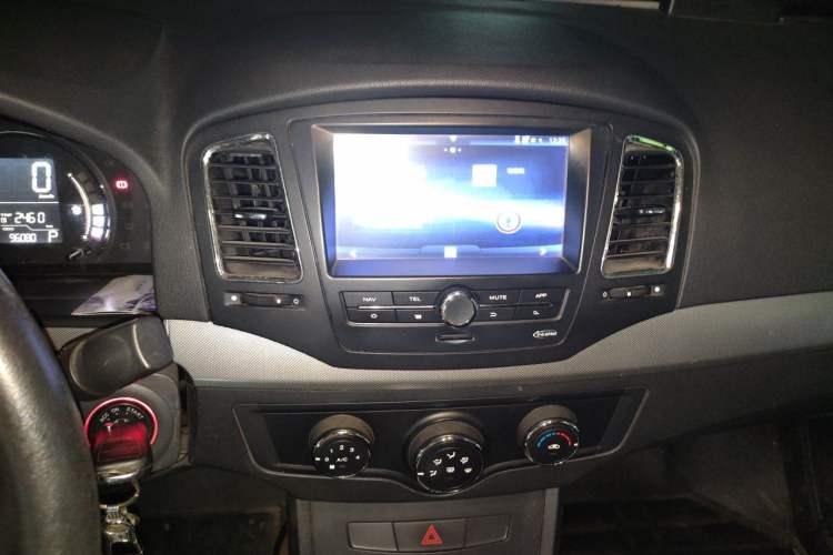 Used Roewe 350 2011 350D 1.5L Automatic Xunhao Edition Audio And AC Panel