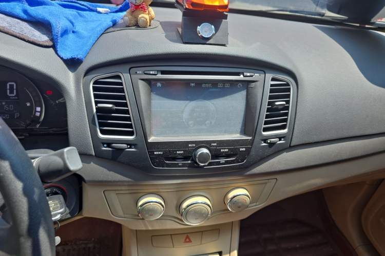 Used Roewe 350 2011 350S 1.5L Automatic Xunda Edition Audio And AC Panel