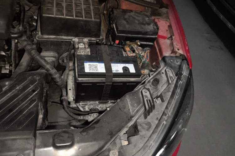 Used Roewe 350 2011 350S 1.5L Manual Xunchi Edition Engine Bay Left