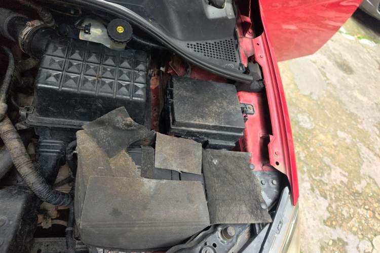 Used Roewe 350 2011 350S 1.5L Manual Xunchi Edition Engine Bay Left