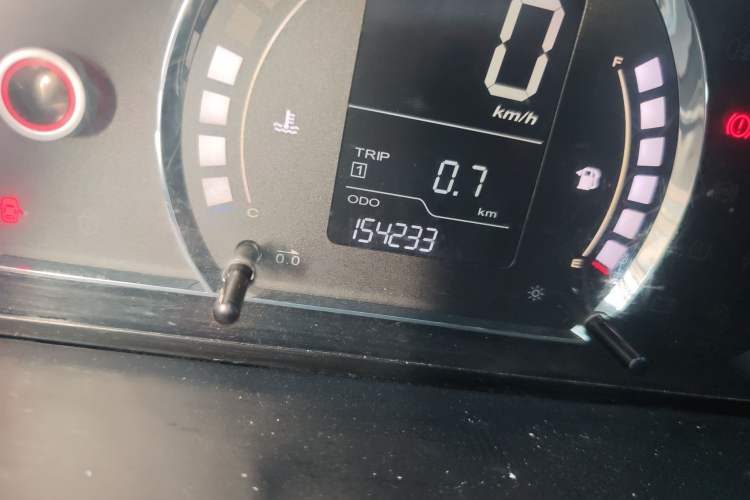 Used Roewe 350 2011 350S 1.5L Manual Xunchi Edition Odometer Close Up